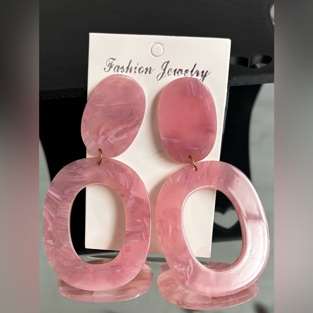 5/$25 (Pick 5 items for $25 Labeled) Pink Fashion Earrings